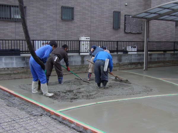 藤岡市N邸　駐車場コンクリート打ち込みサムネイル