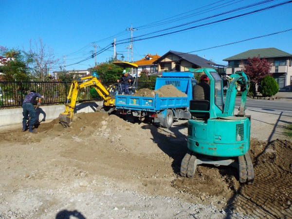 藤岡市T邸　駐車場の路盤つくりサムネイル