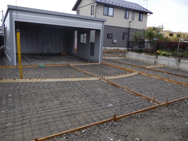 藤岡市T邸　駐車場コンクリート枠作成・ガレージ内電気配線工事サムネイル