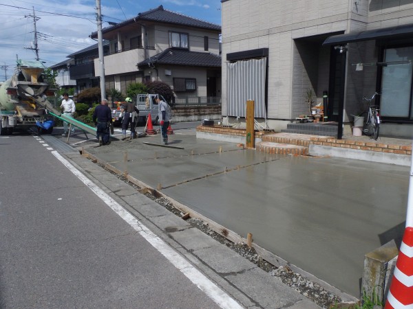 IM邸　駐車場コンクリート打ちサムネイル