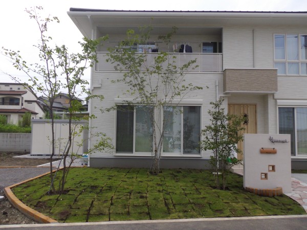 WB邸　芝張り＆植栽サムネイル