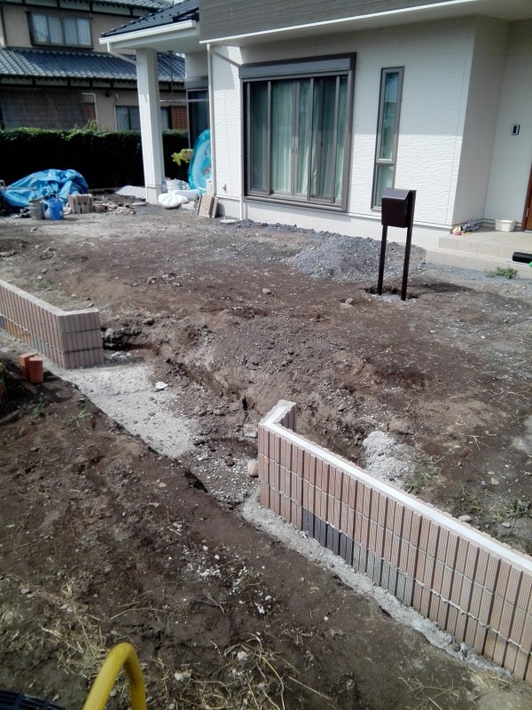 HI邸　基礎＆ブロック＆レンガ積み作業サムネイル