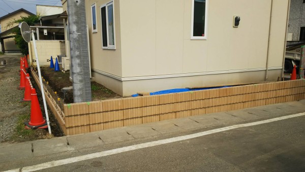 IS邸　境界のブロック積みサムネイル