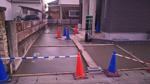 SG邸　駐車場のコンクリート打ち込みサムネイル