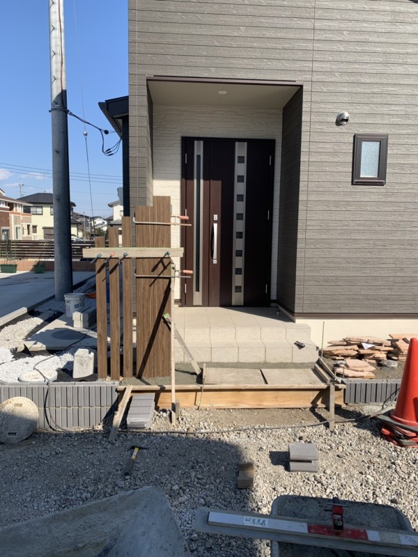 YD邸　ブロック積み＆門柱作り＆駐車場のコンクリート打ち込みサムネイル