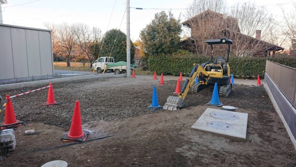 NZ邸　駐車場コンクリートの路盤作り・菜園作り・門塀基礎作りサムネイル