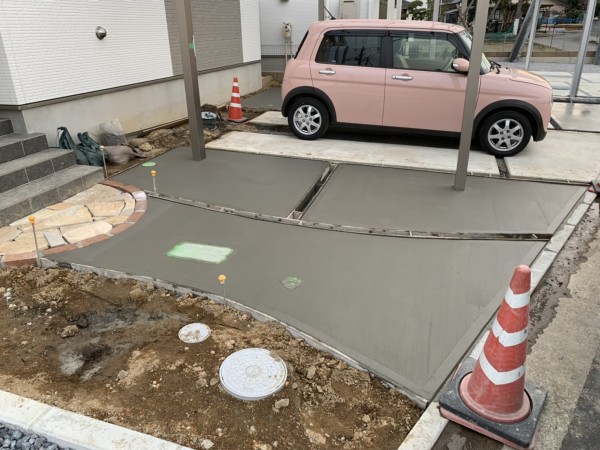KY邸　天然石張りとコンクリート打ち込みサムネイル