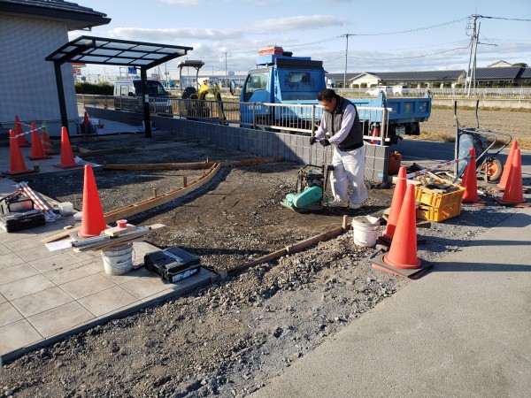 YO邸　駐車場コンクリートの型枠組みサムネイル