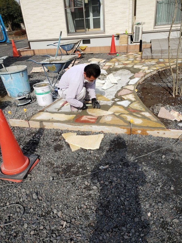 OH邸　アプローチの天然石張りサムネイル