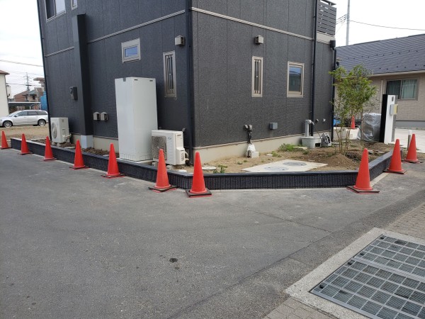 NM邸　ブロック・天然石笠木サムネイル