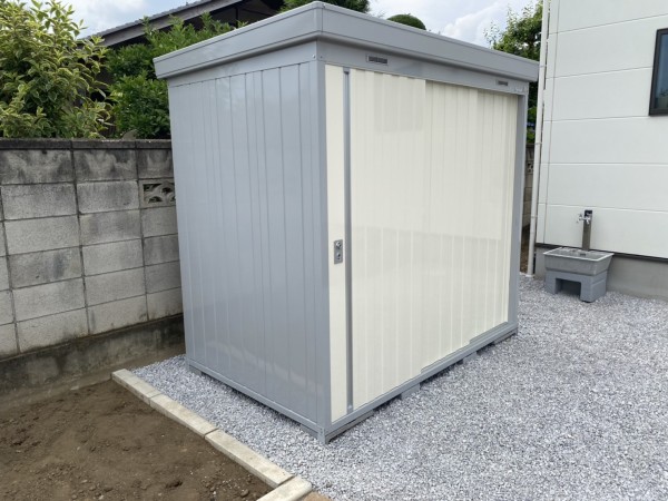OH邸　物置組立てて完工です。サムネイル