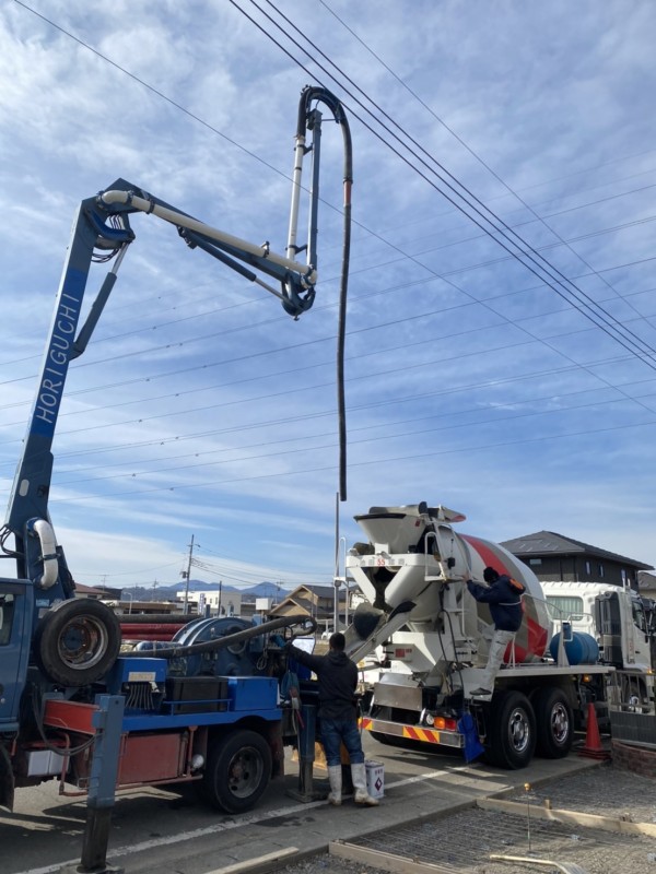 AD邸　駐車場コンクリートの打設サムネイル