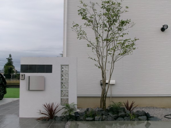ST邸　門塀周りのロックガーデン・植栽サムネイル